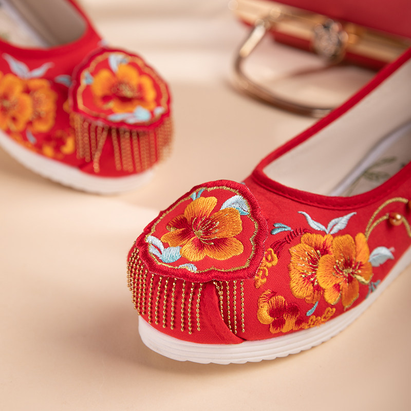 2022 NEW CHINESE XIUHE WEDDING SHOES WOMENS AUTUMN HEAD FLAT BOTTOM BRIDAL RED TASSEL ANCIENT STYLE SONG EMBROIDERY SHOES
