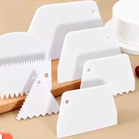 厂家直供奶油塑料刮板烘焙蛋糕波浪刮刀裱花工具刻度切抹面刀