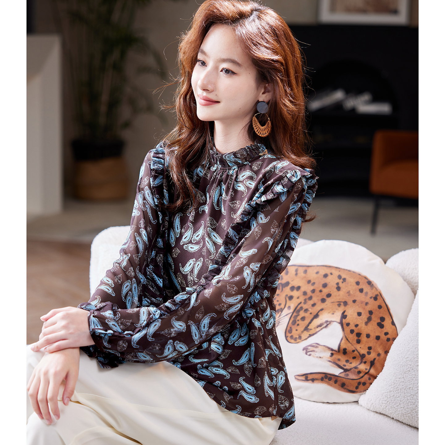 宝诗黎木耳领印花长袖雪纺衫