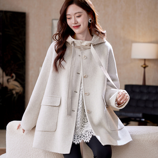 宝诗黎连帽拼接羊毛毛呢外套2026早春简约休闲百搭宽松大码女装