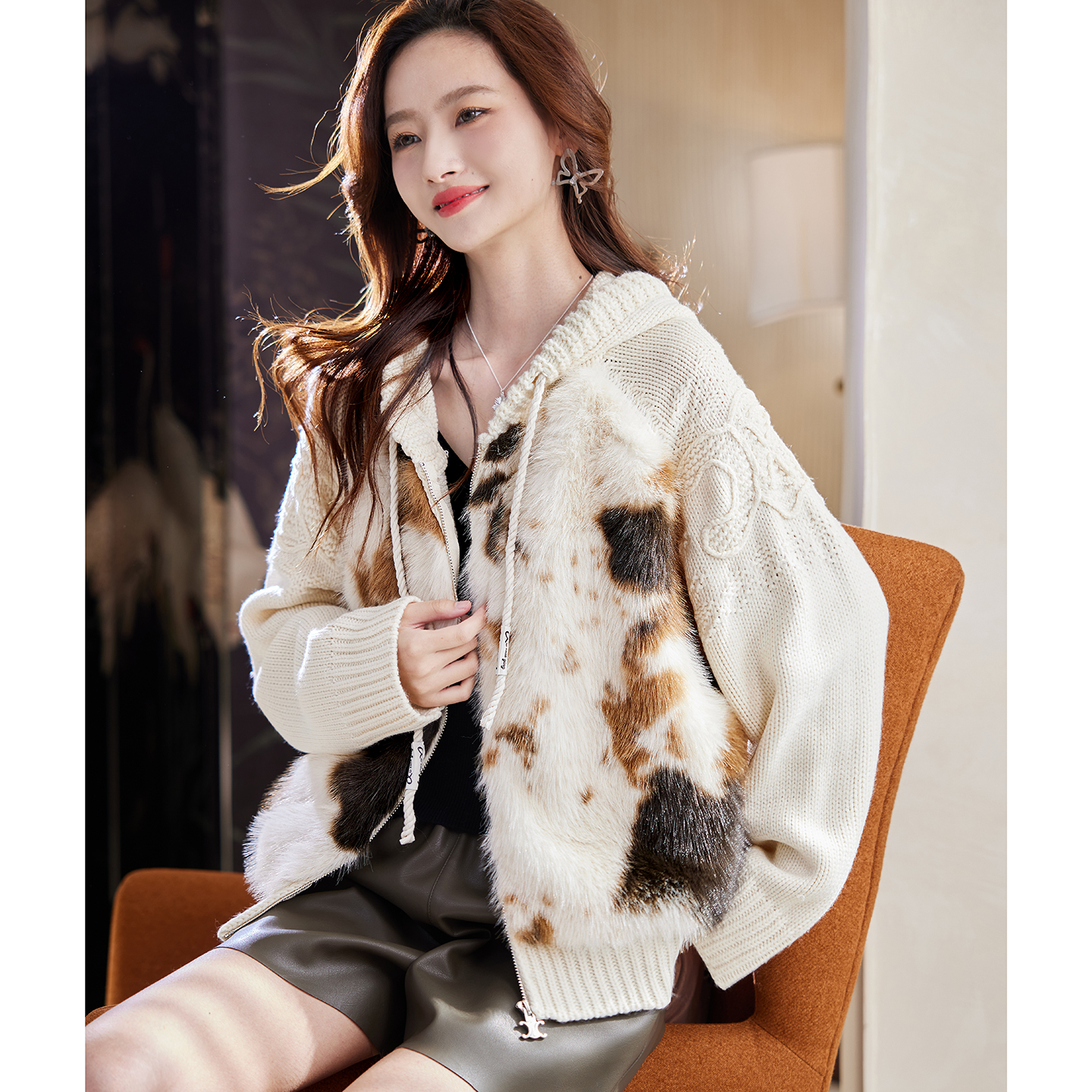 宝诗黎连帽针织拼接短外套