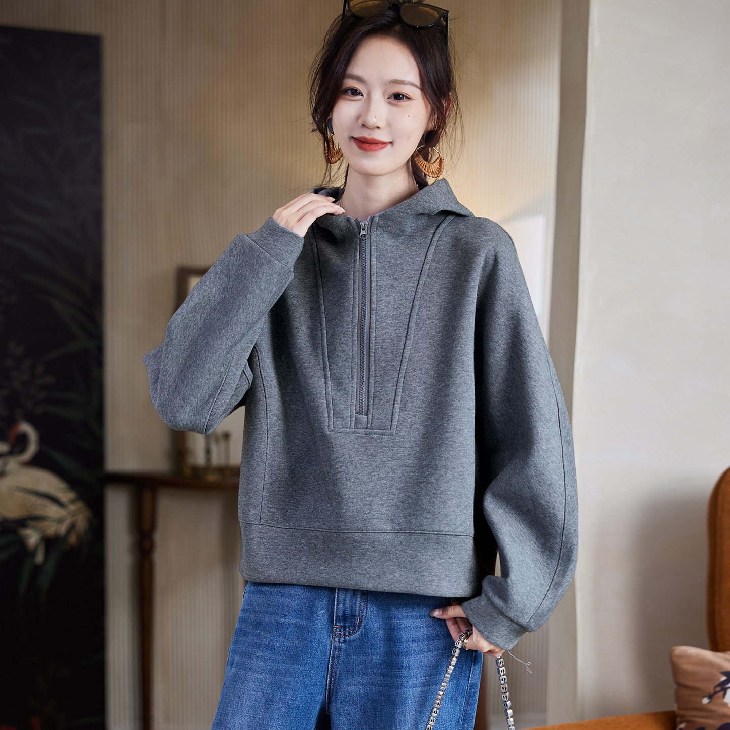 宝诗黎连帽蝙蝠袖短款卫衣2025秋冬韩版棉质纯色百搭休闲上衣女