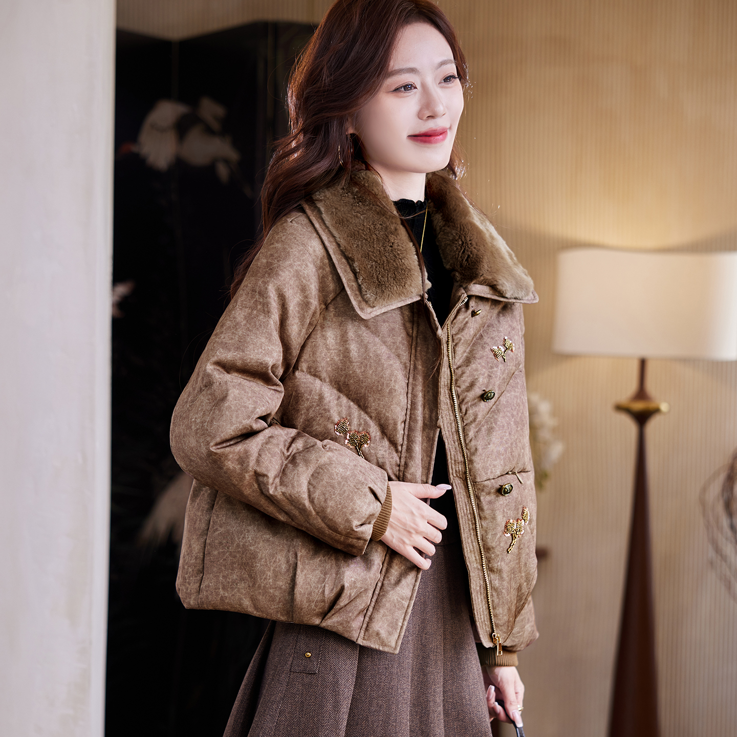 宝诗黎翻领钉珠鸭绒羽绒服