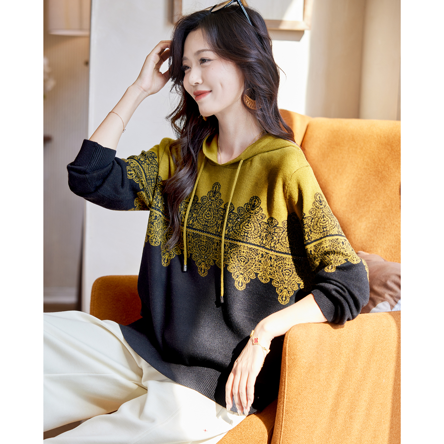 宝诗黎连帽烫钻提花针织衫