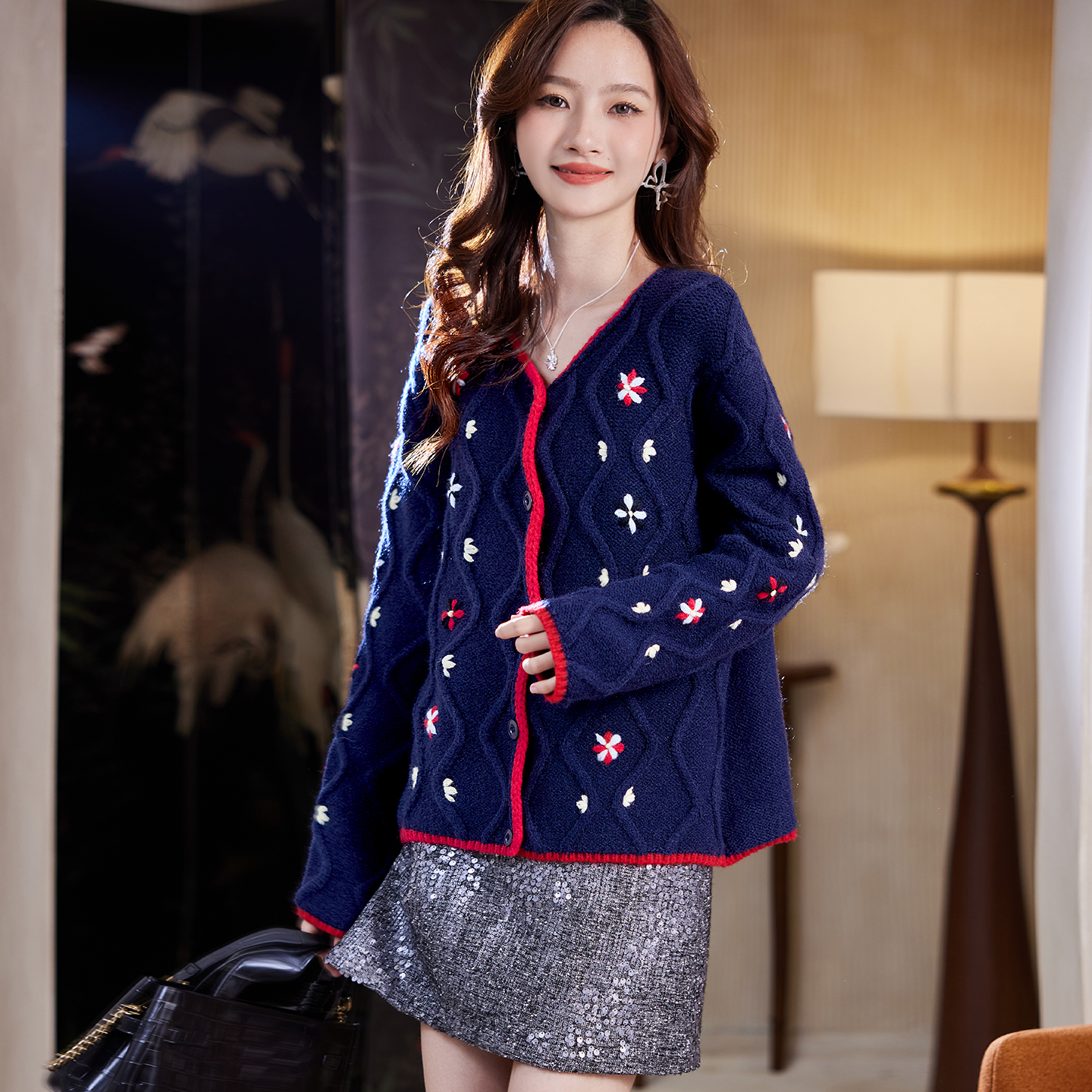 宝诗黎圆领刺绣毛衣开衫外套