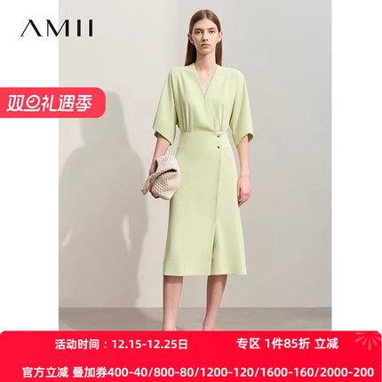 Amii2025夏新款优雅通勤V领连袖法式连衣裙女收褶收腰小黑裙子