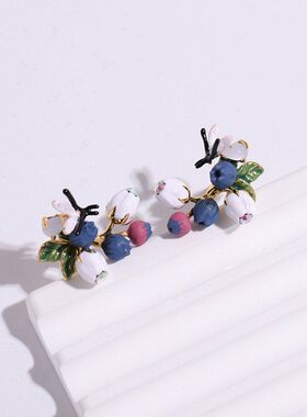 四季浆果蓝莓白花萤火虫绿叶金色