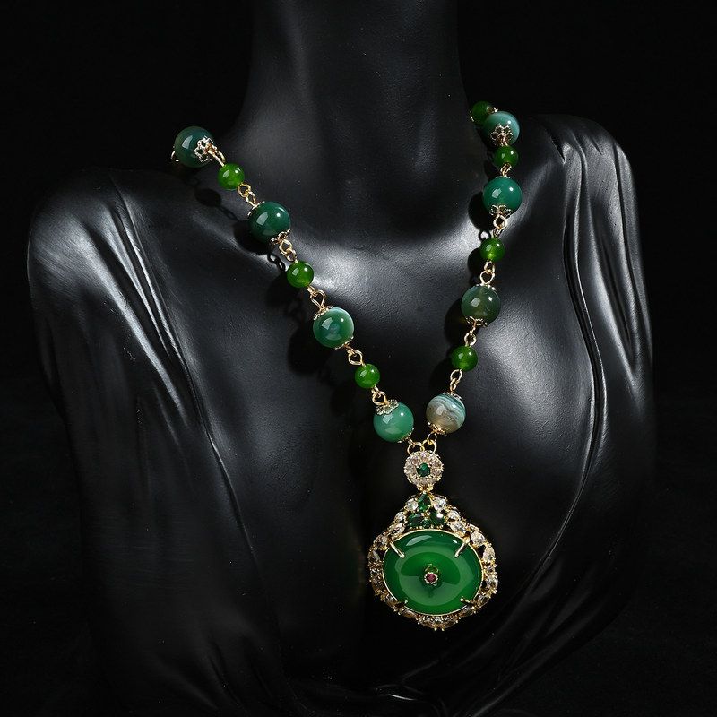 彩玉镶钻扣平安铜吊坠玉髓翡翠绿项链宫廷风新中式国风毛衣链