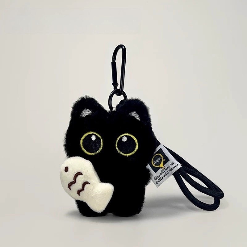 可爱呆萌抱小鱼大眼黑猫挂件毛绒玩偶情侣包包挂饰
