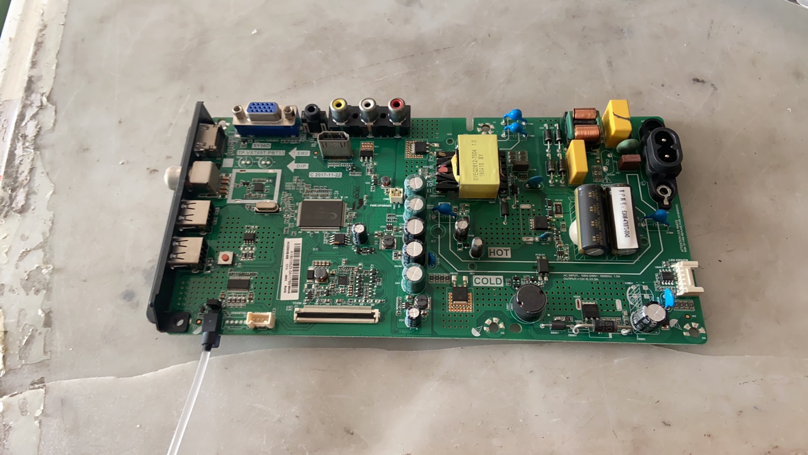 创维32E381S 主板 TP.VST69T.PB733 配屏 HV320WHB-N86