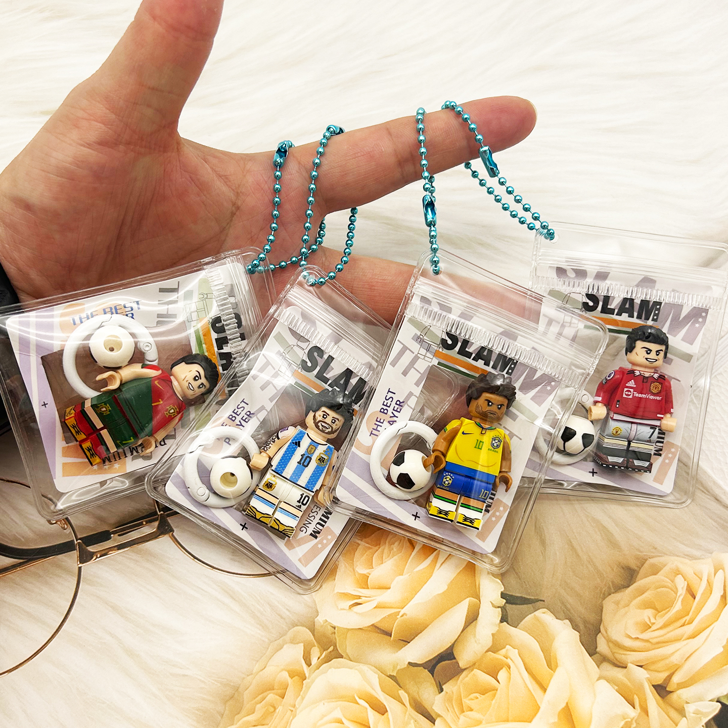 钥匙扣挂件足球C罗梅西人仔儿童汽车男女孩书包网红拼装积木礼物