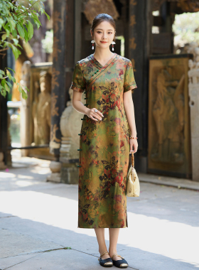 小重缎红云纱新中式V领短袖旗袍连衣裙女绿色花色显白日常长裙
