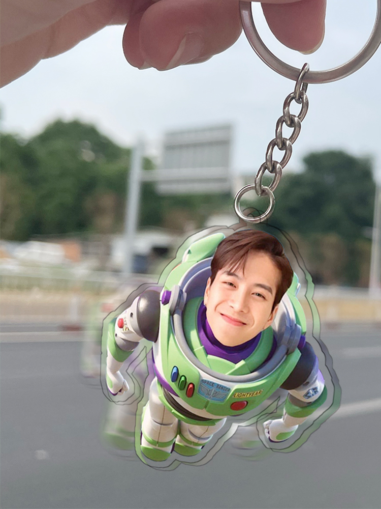 王嘉尔周边亚克力巴斯光年