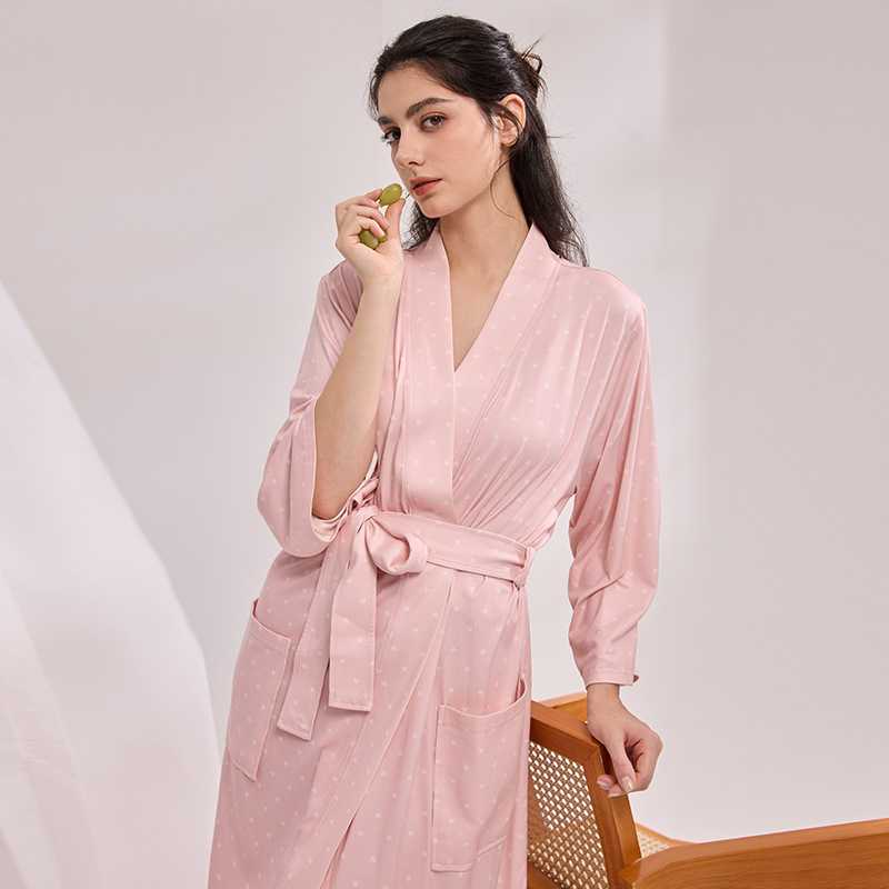 粉色波点丝滑睡袍女春秋款家居服宽松系带浴袍可外穿七分袖设计
