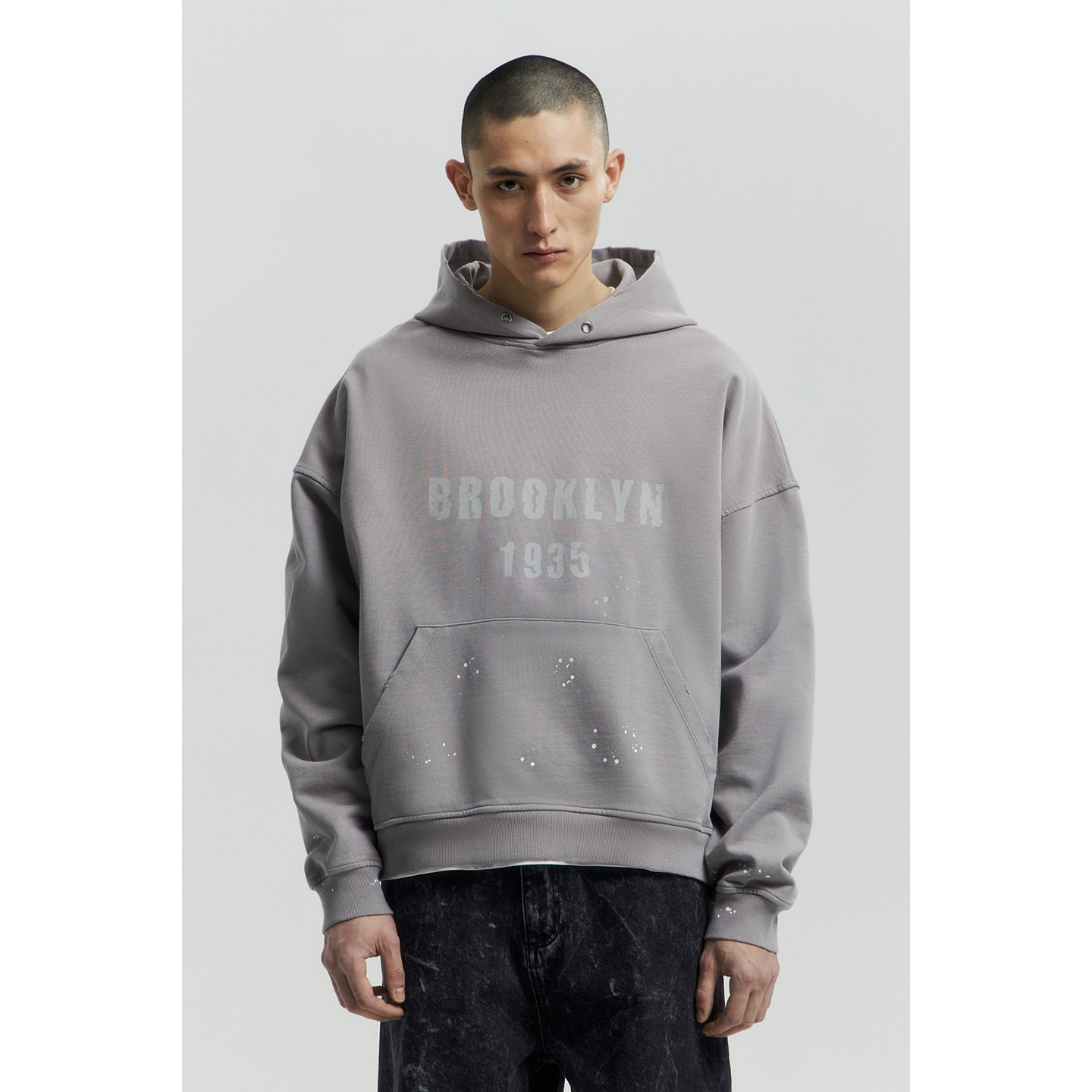 男褪色成衣染色印花连帽衫