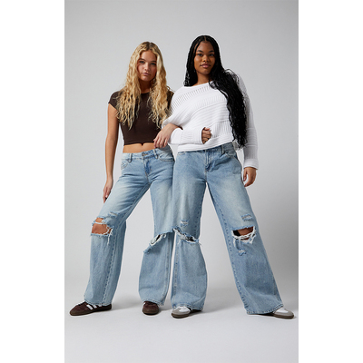 中号靛蓝膝盖破洞宽松牛仔裤