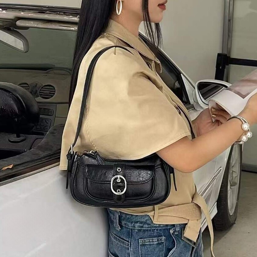 女包2026新款时尚韩版复古机车单肩斜挎包小众腋下包简约月牙小包