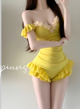 温泉泳衣女2026新款奶黄色纯欲风保守钢托聚拢遮肉显瘦连体游泳衣