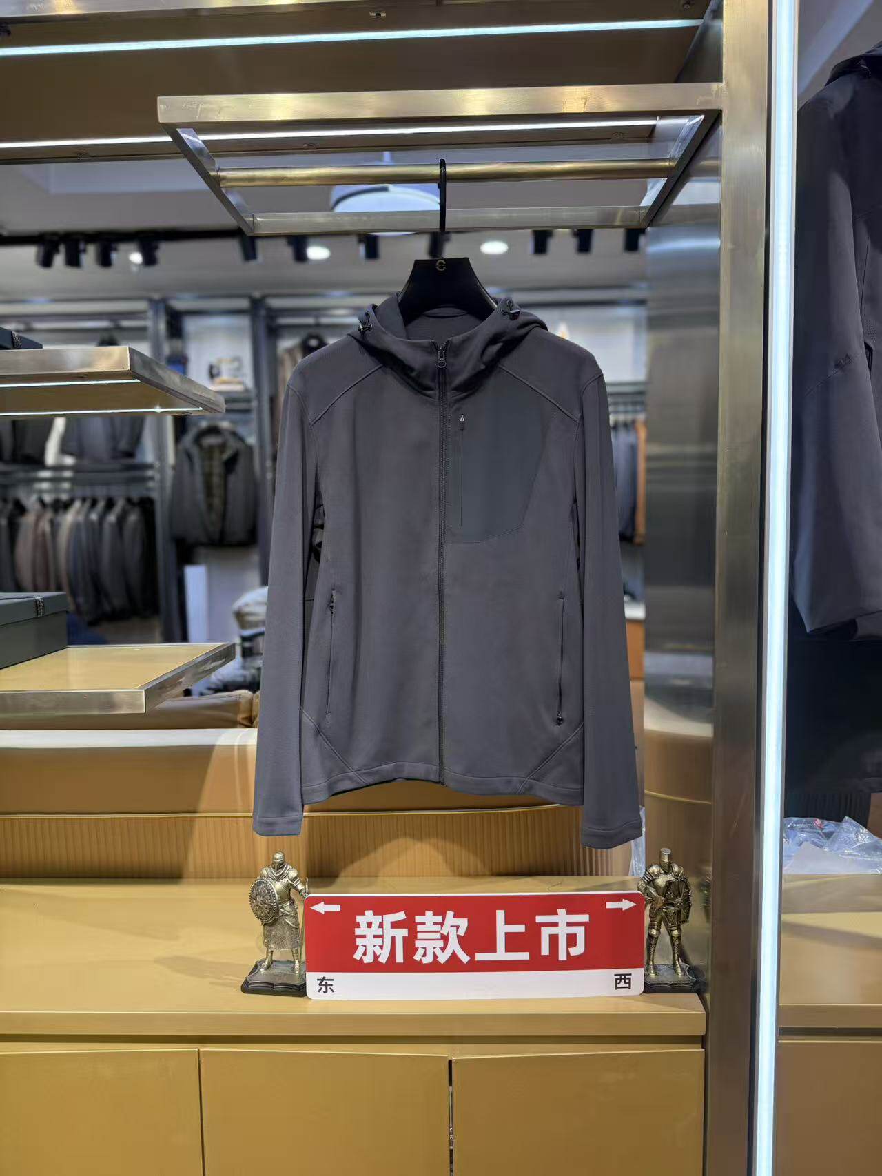 秀而高端2026早春新款男士新休闲户外运动连帽夹克外套时尚上衣