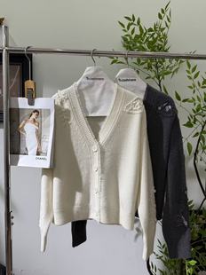 2025秋冬新款 欧货简约V领单排扣亮片刺绣毛边山羊绒针织开衫