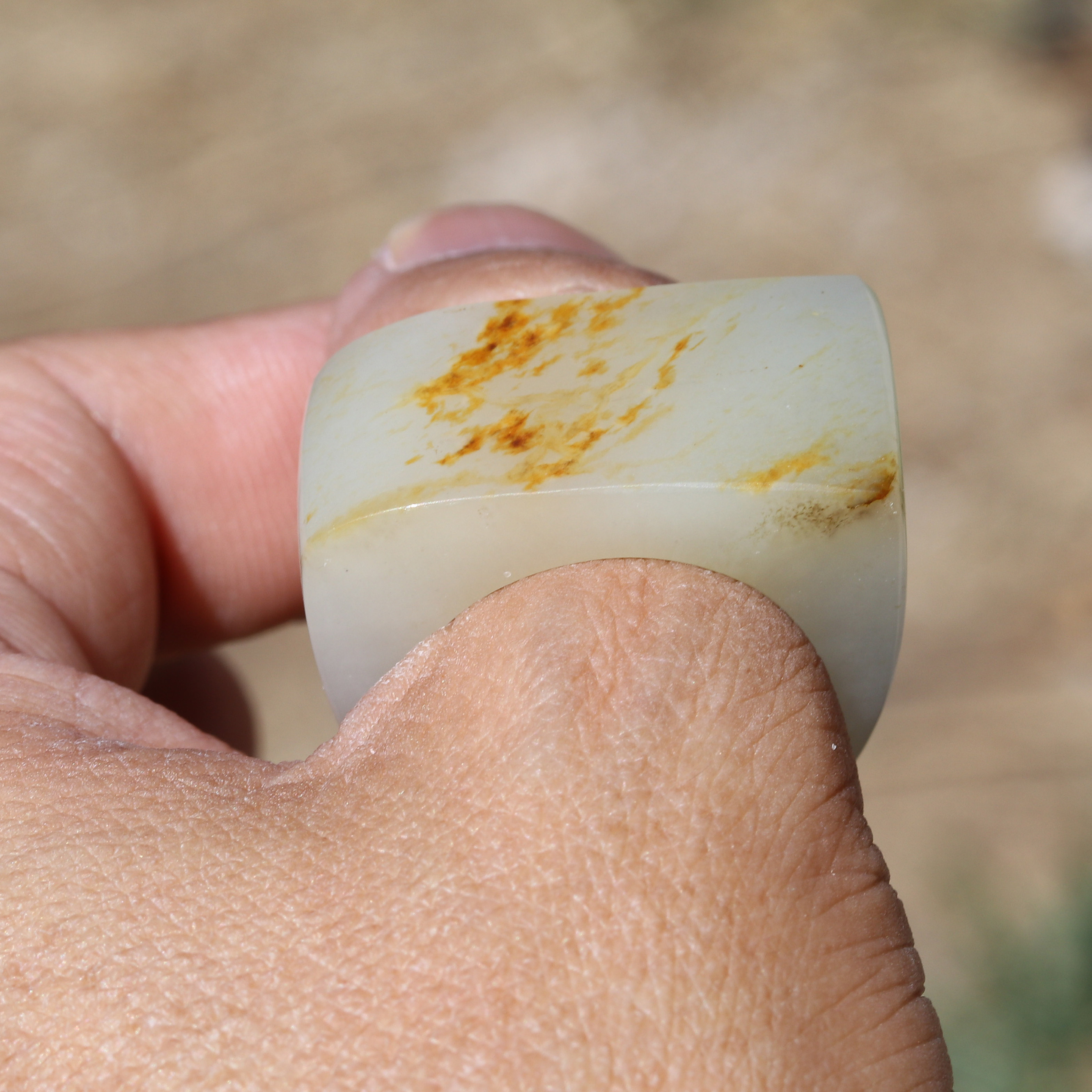 【小胡子玉器】和田玉 籽料 洒金皮 白玉 原毛孔 20mm扳子戒指