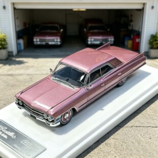 MK Miniatures 1:64 凯迪拉克帝威 冰莓粉 合金汽车模型展会限定
