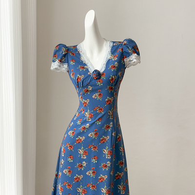 蓝色复古玫瑰印花连衣裙