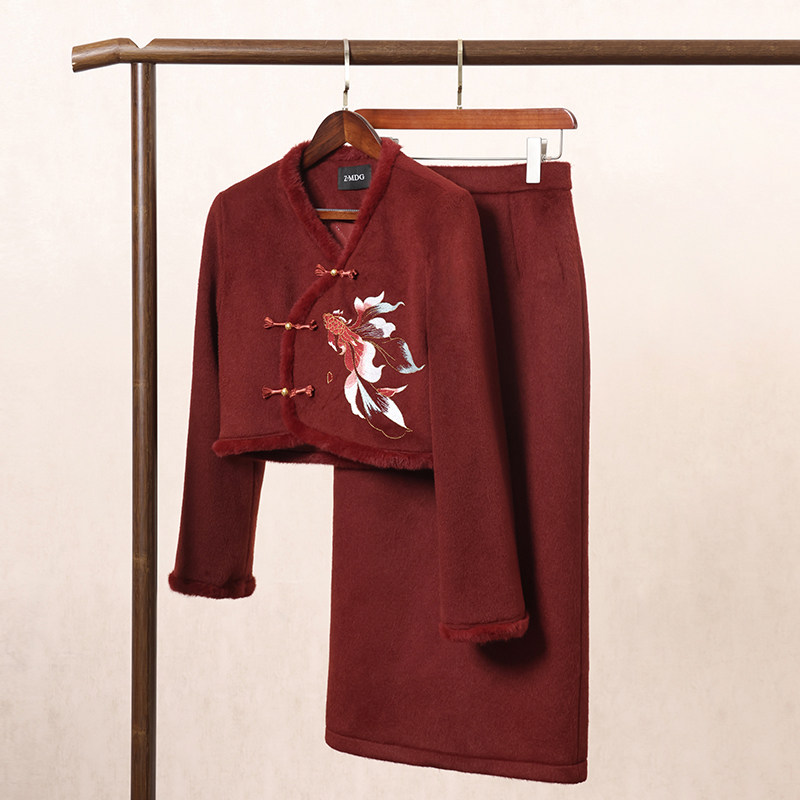 红色新中式国风套装女2025年冬季新款复古刺绣夹棉外套裙子两件套