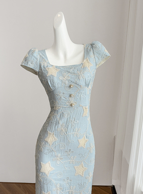 蓝色重工刺绣连衣裙女夏季长裙别致独特设计感御姐风高端礼服裙子