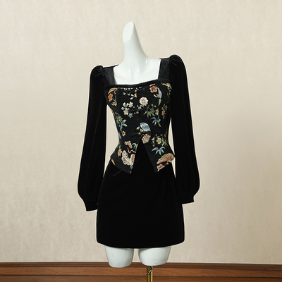 黑色重工花朵刺绣连衣裙