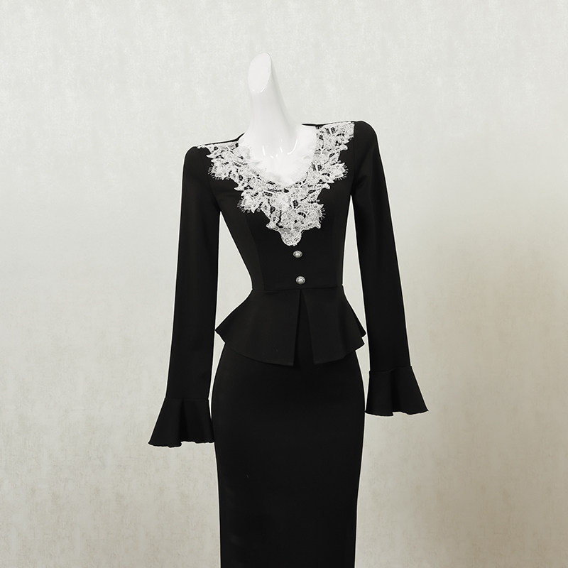 黑色复古拼接假两件连衣裙女秋季长裙刺绣设计感高端宴会礼服裙子