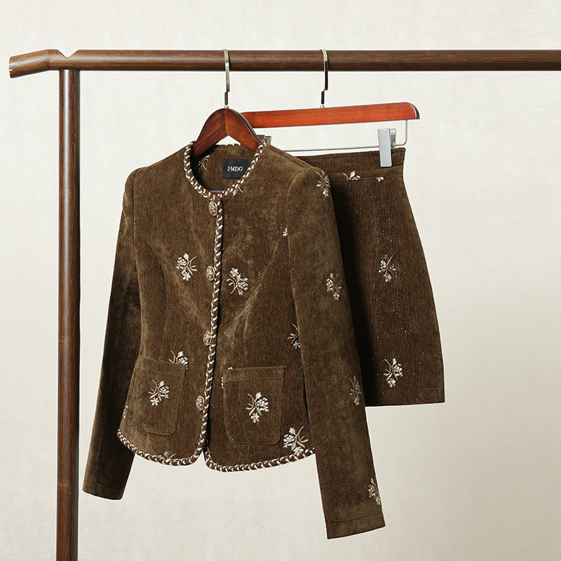 法式重工刺绣套装女秋季新款高端设计感短外套+显瘦半身裙两件套