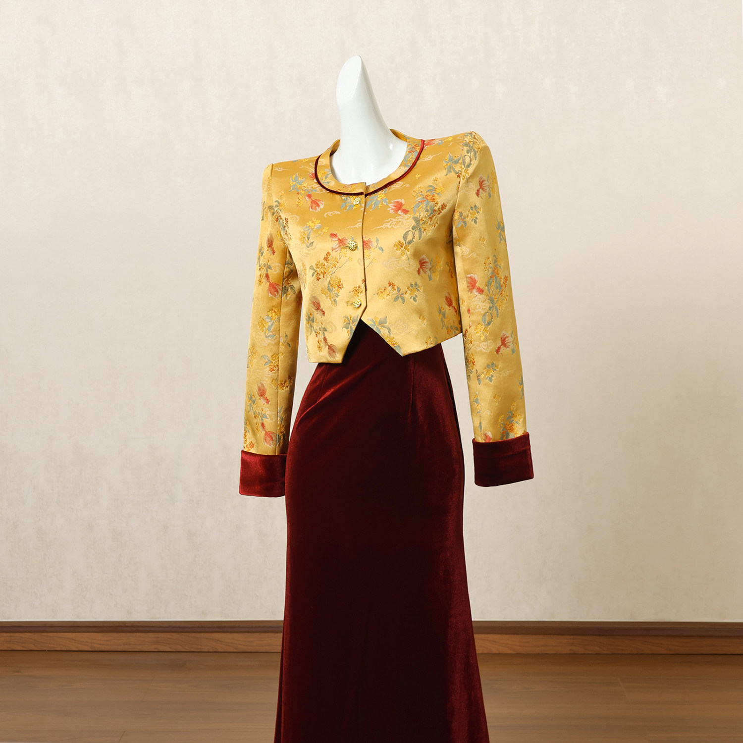 新中式国风改良套装女秋季新款黄色短外套+红色丝绒吊带裙两件套