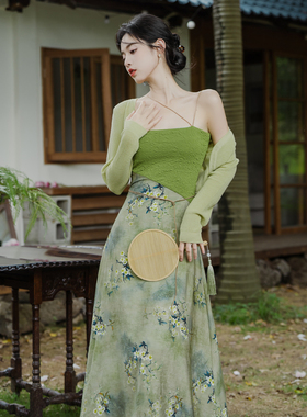 新中式国风清冷感别致绝美绿色油画碎花吊带连衣裙旅游穿搭套装裙