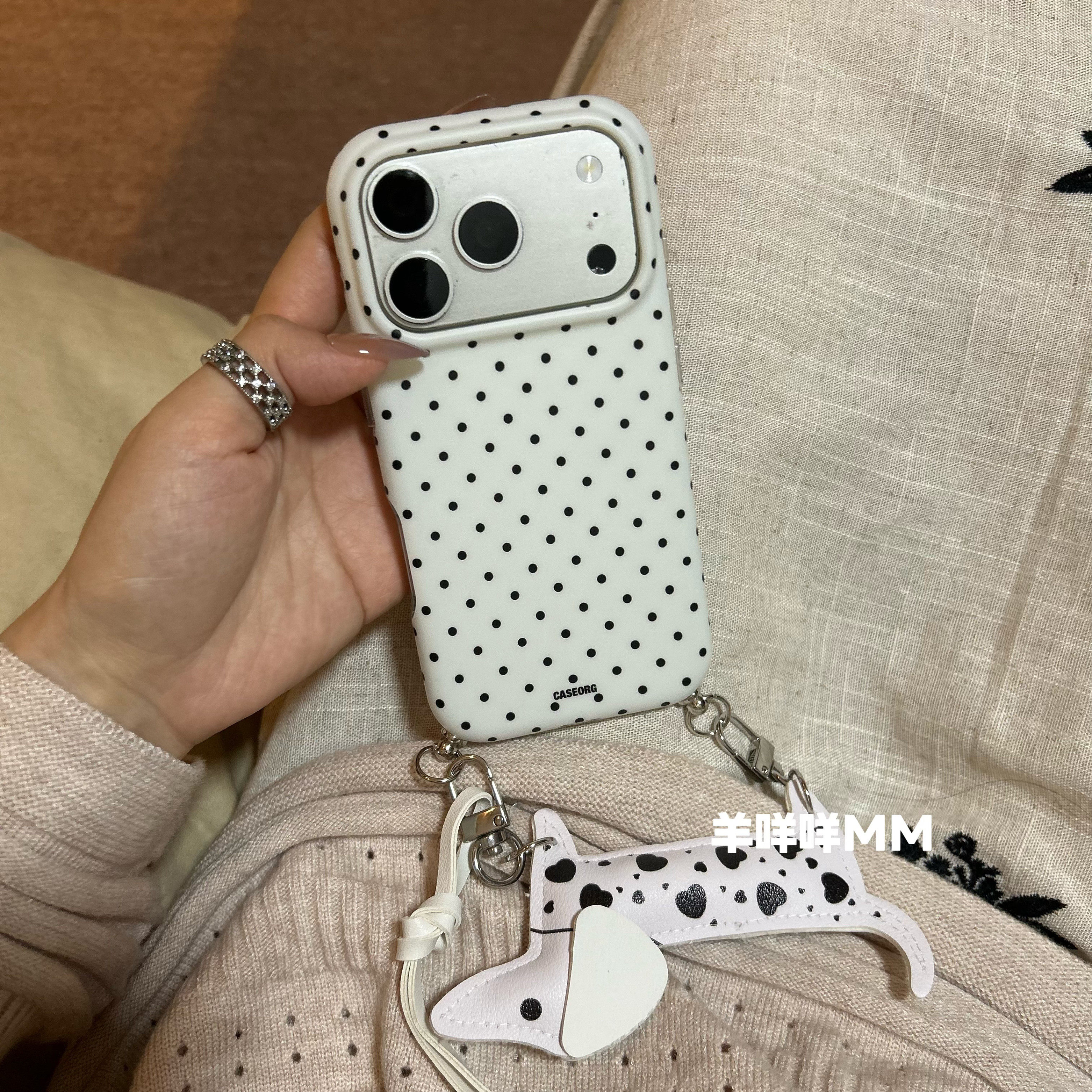 羊咩咩MM简约ins波点17ProMax适用17Pro苹果16韩系简约手机壳iPhone17皮质腊肠狗挂绳15少女心软保护套