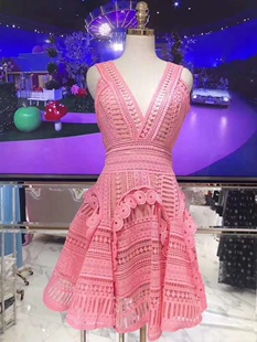 澳洲小众定制水溶蕾丝定位裁片重工收腰A摆深V连衣裙高腰性感