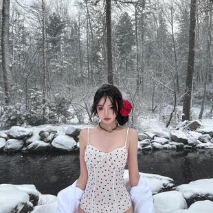 网红爆款 小爱心钢托聚拢大小胸简约连体吊带游泳衣女温泉度假泳装