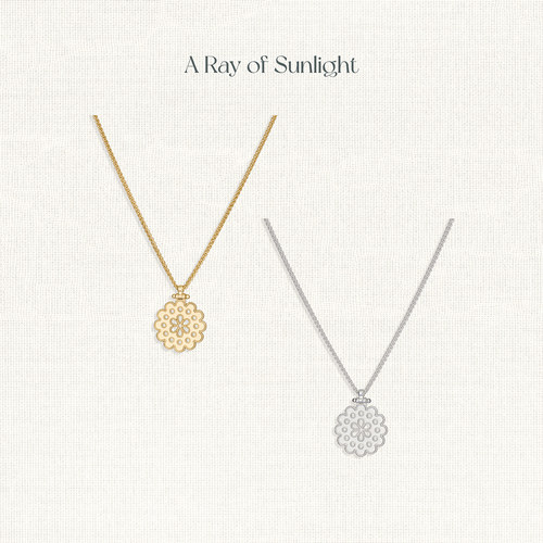 A Ray of Sunlight刺绣花边蕾丝系列圆形吊坠项链精致小巧百搭