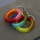 伸缩防丢挂绳钥匙扣三色弹簧手圈时尚 彩色发圈多色段染电话线手环