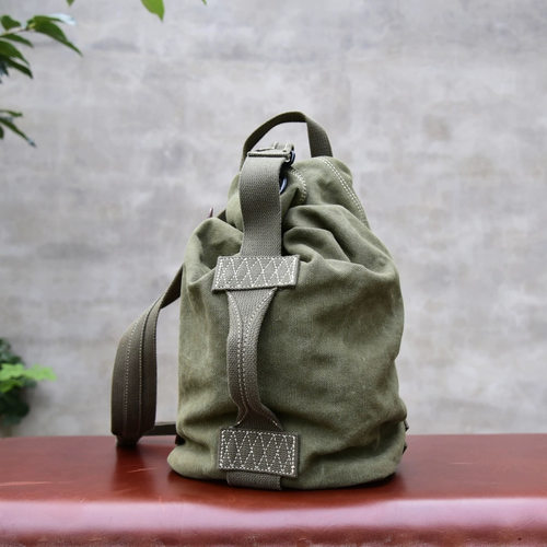 男士斜挎包大容量单肩包休闲运动健身包男款背包