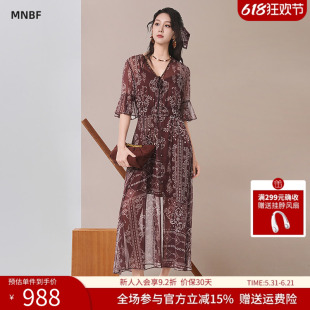 曼诺比菲商场同款2026夏季复古修身v领印花雪纺连衣裙MHCL124133