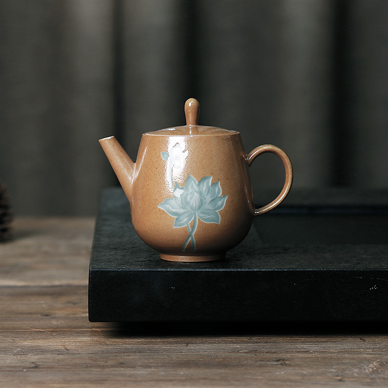 青瓷纯手工祥云四方壶