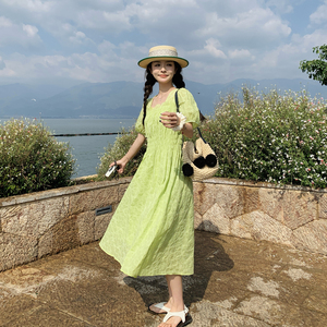 果绿色天丝连衣裙女2026夏季新款收腰显瘦法式温柔风超仙茶歇长裙图片
