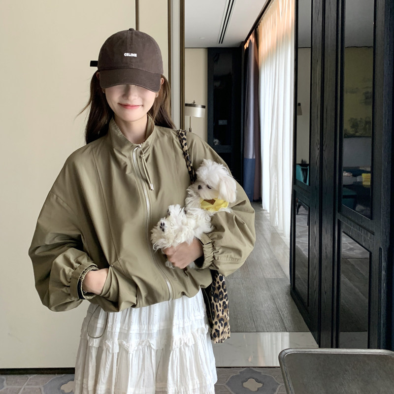 休闲短款军绿色外套女春秋2025新款小个子夹克慵懒风上衣超火减龄，女装短外套，帛香坊