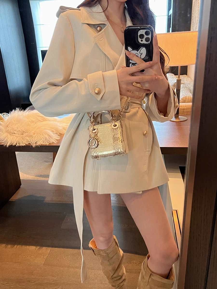 Весеннее бежевое trench-coat, облегающий корсет, жакет, тренд сезона, британский стиль