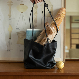 25秋冬新款 里外全羊皮水桶包 女包极简单肩包 别致浪漫 猴子家