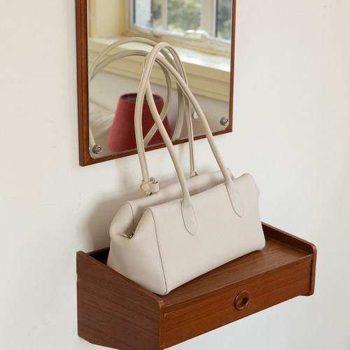 猴子家 2026早春新品 “芝士蛋糕”实用派保龄球包头层TOGO牛皮