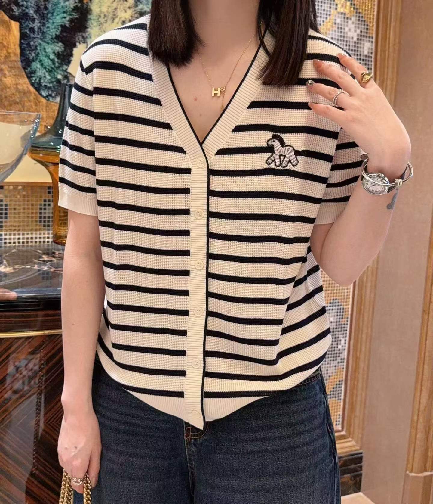 胸前刺绣小马条纹绢丝针织开衫女欧洲站2026春夏新款欧货短袖小衫