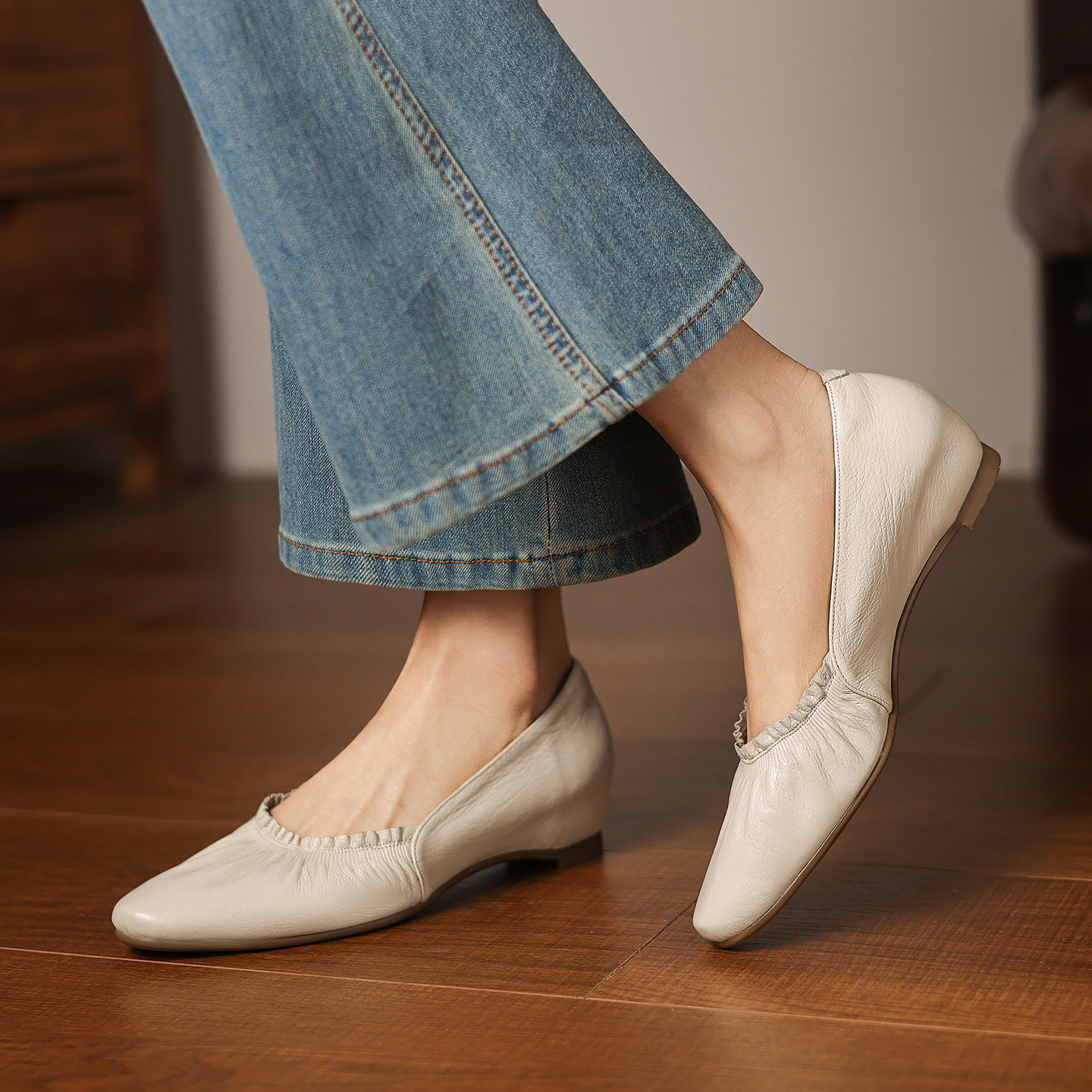 简约风豆豆鞋浅口真皮单鞋女头层羊皮柔软内增高一脚蹬百搭小皮鞋