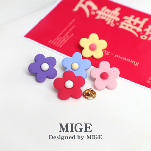 胸章徽章外套围巾包包配饰品 可爱卡通简约日系小红花小花朵胸针